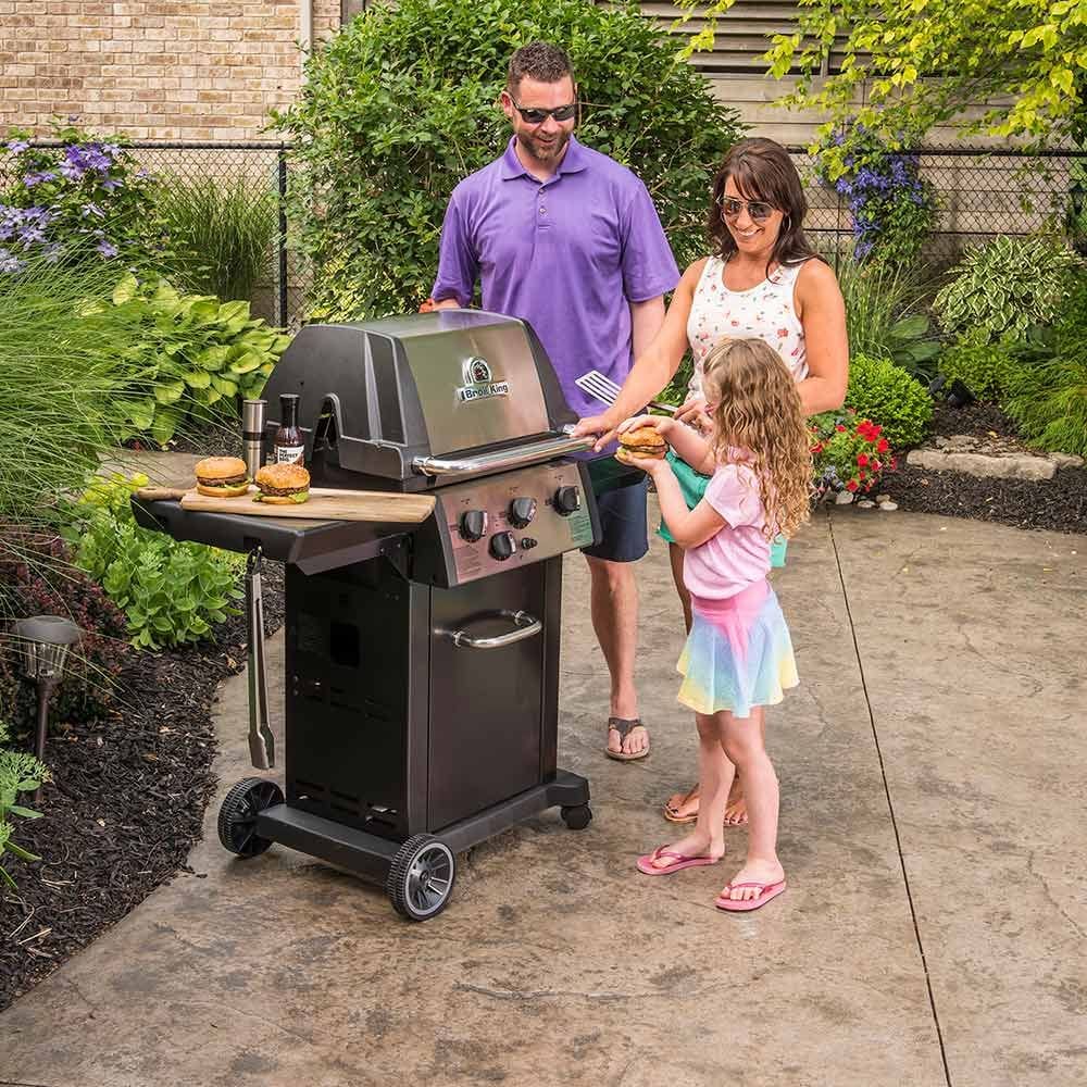 Broil King Monarch™ 340 Gas Grill with 3 Stainless Steel Dual-Tube™ Burners